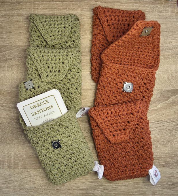 Pochette artisanale au crochet – Oracle des Santons de Provence