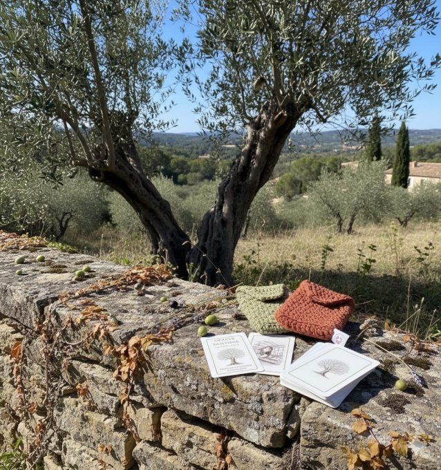 Pochette artisanale au crochet – Oracle des Santons de Provence